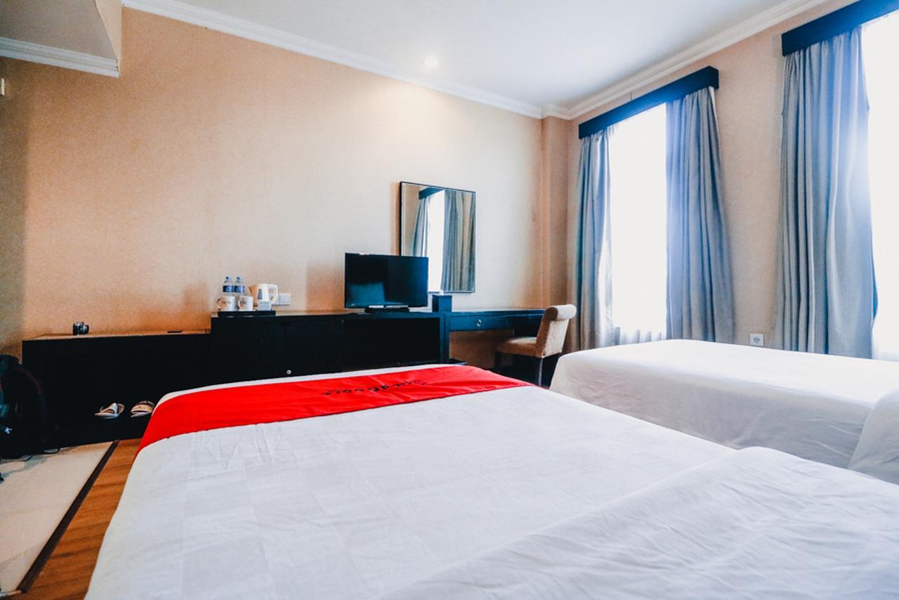 Reddoorz Premium @Jalan Jendral Sudirman Palembang Hotel Exterior photo