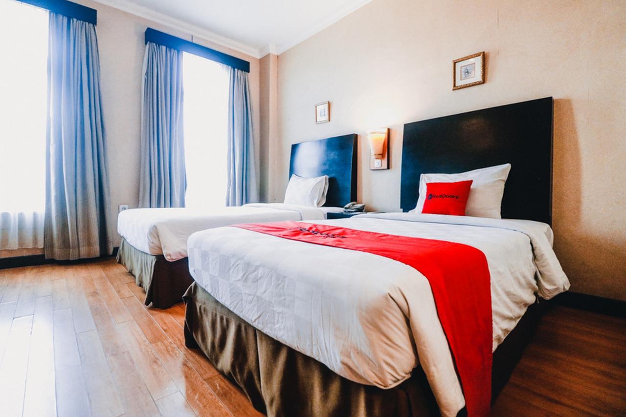 Reddoorz Premium @Jalan Jendral Sudirman Palembang Hotel Exterior photo